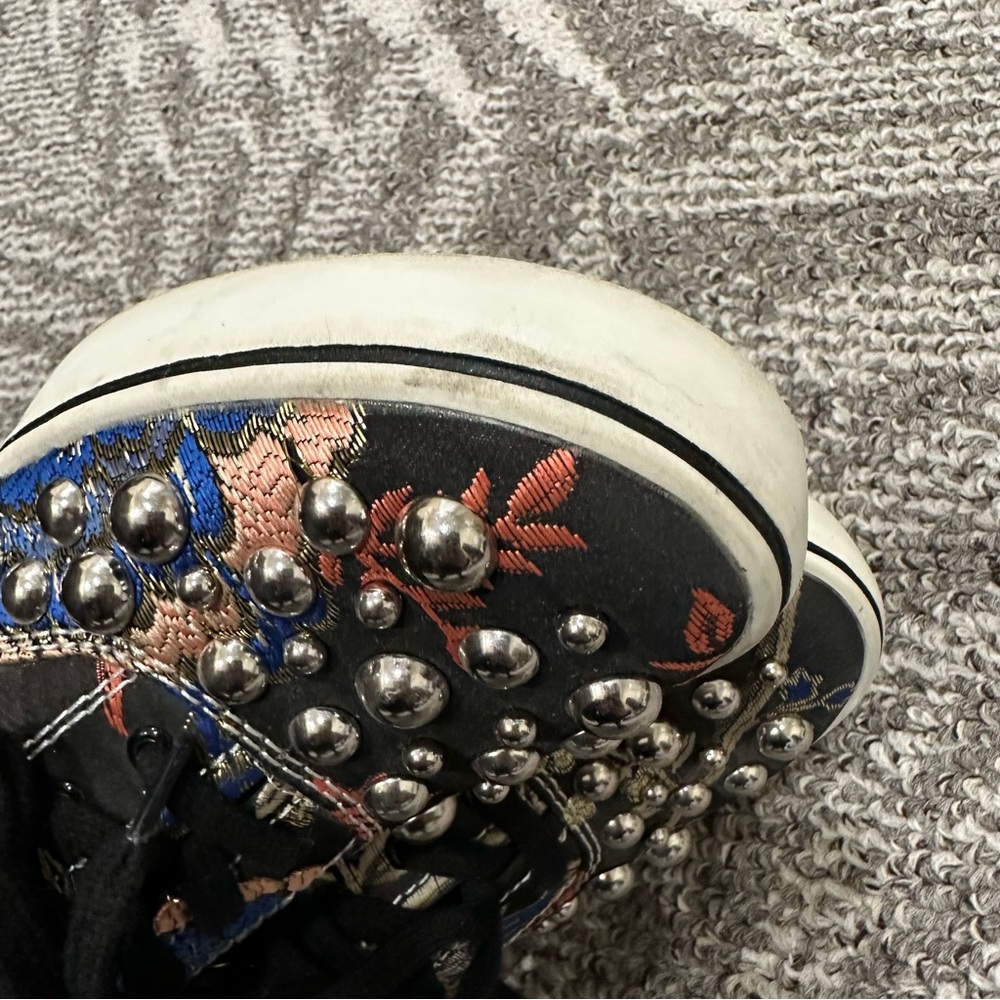 Studded embroidered sneakers - Picture 9 of 12